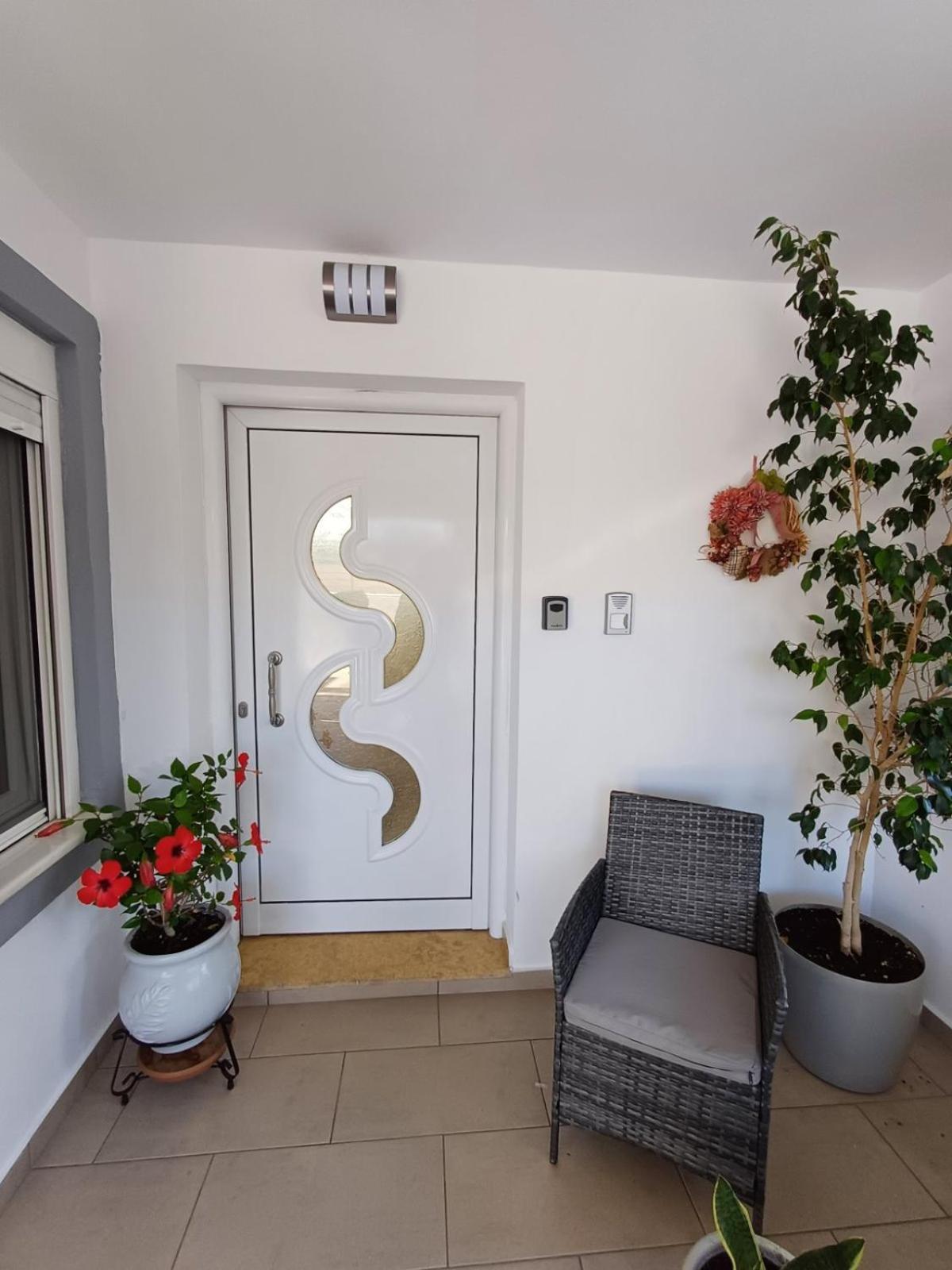 Luxury Apartment Амаринтос Екстериор снимка